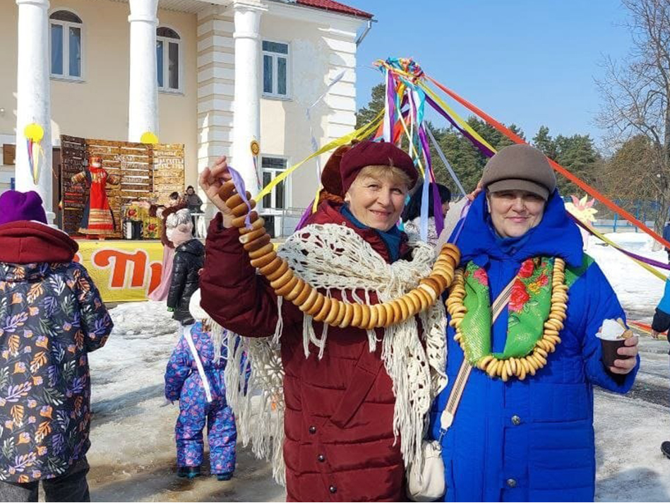 Шугаровцы отметили Масленицу веселой ярмаркой и концертом