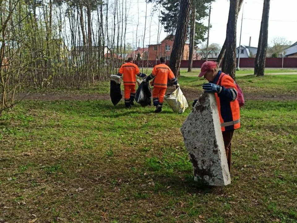 Зеленую зону в Серпухове очистили от мусора