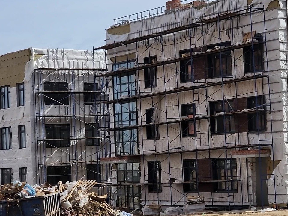 В новой школе в ЖК «Одинцово-1» ведутся фасадные работы