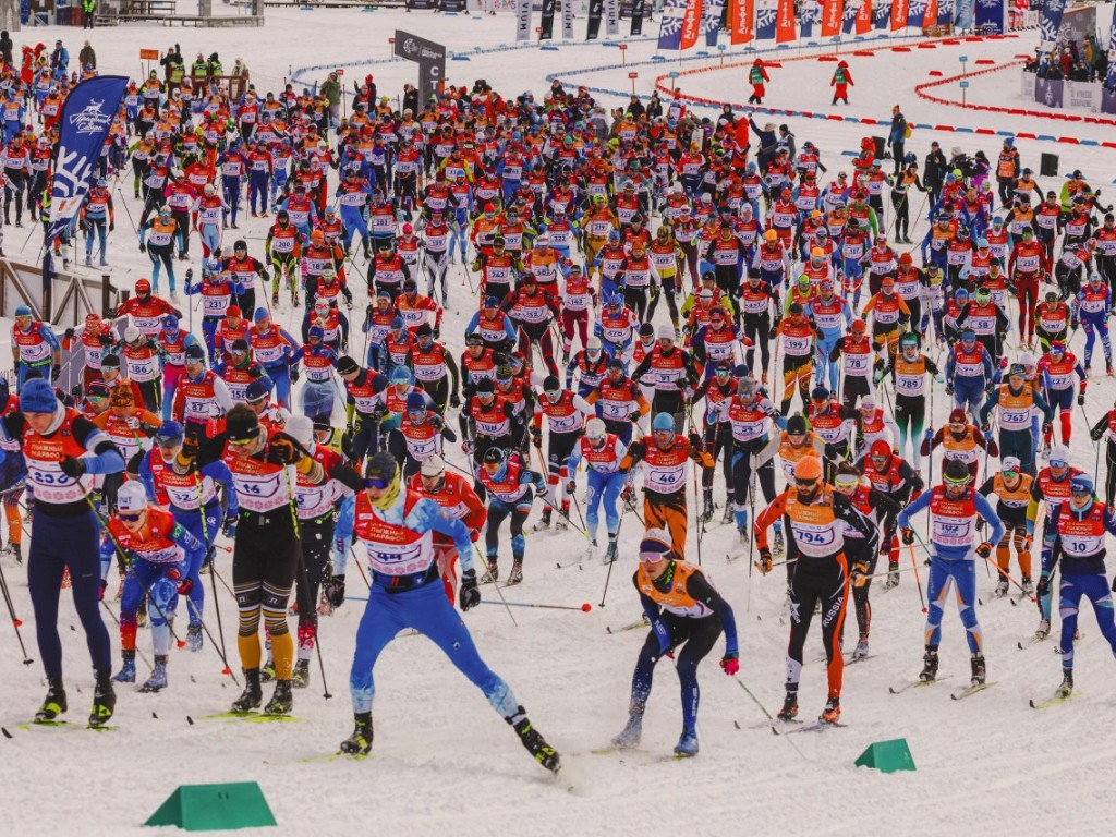 Электростальская спортсменка выиграла медаль лыжного марафона в Мурманске