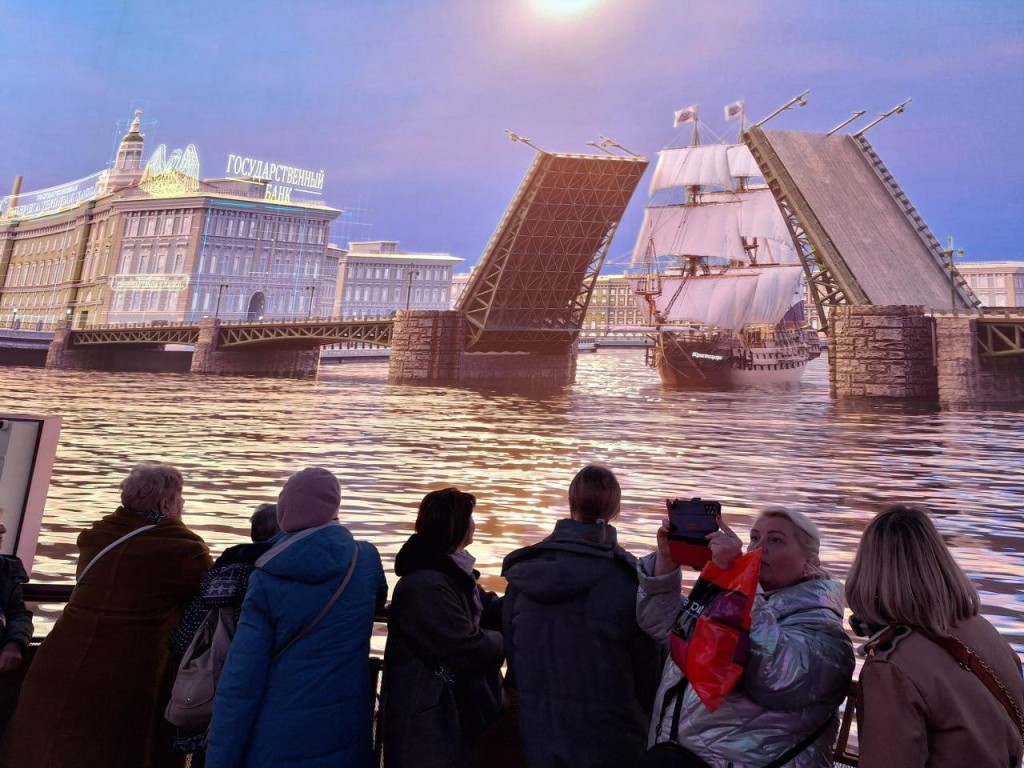 На выставке «Россия» электростальские долголеты прокатились на «Иволге»