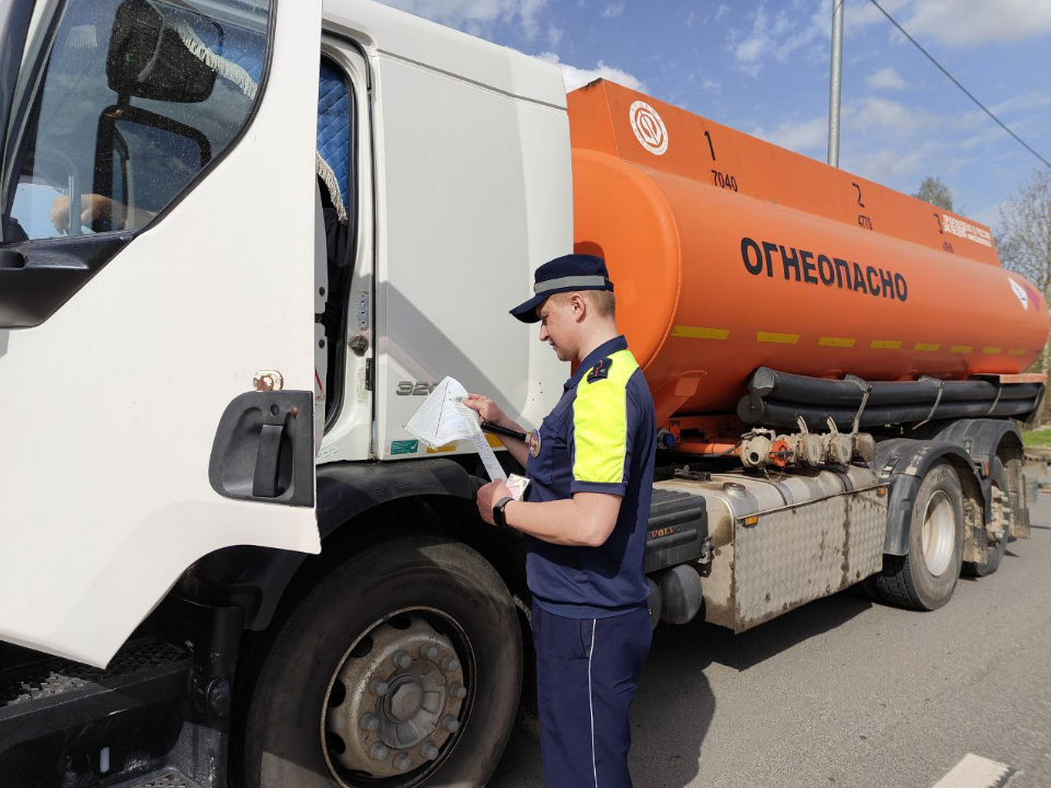 Дорожные полицейские в Рузе привлекли к ответственности 74 водителя грузовиков
