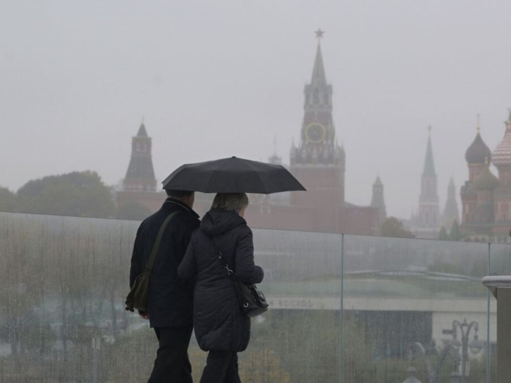 Жителям Москвы и Подмосковья пообещали на вечер дождь и резкое похолодание
