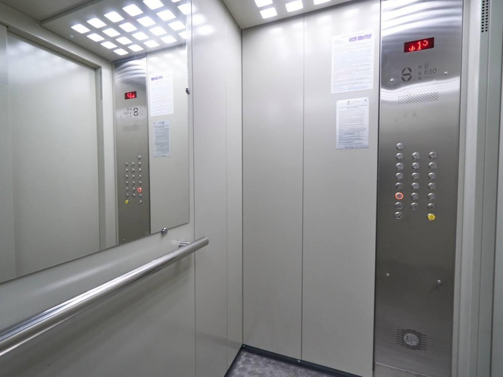Более 40 лифтов заменят в жилых домах Пушкино и Ивантеевки до конца года
