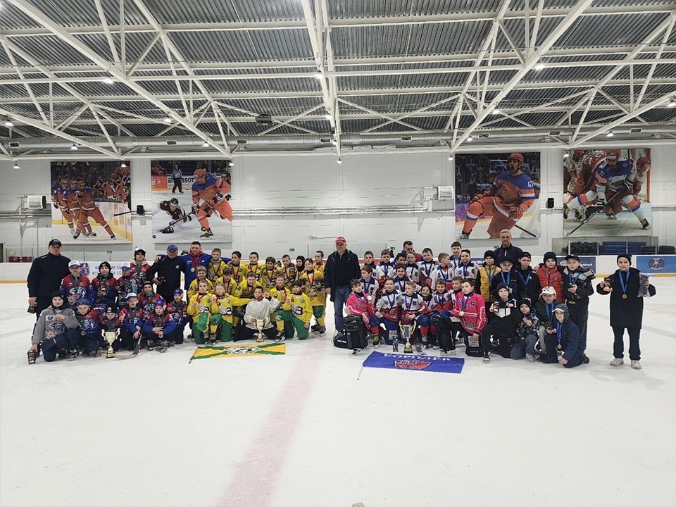 Сильнейшие команды страны встретились на турнире по хоккею с мячом на призы трехкратного чемпиона мира Цыганова