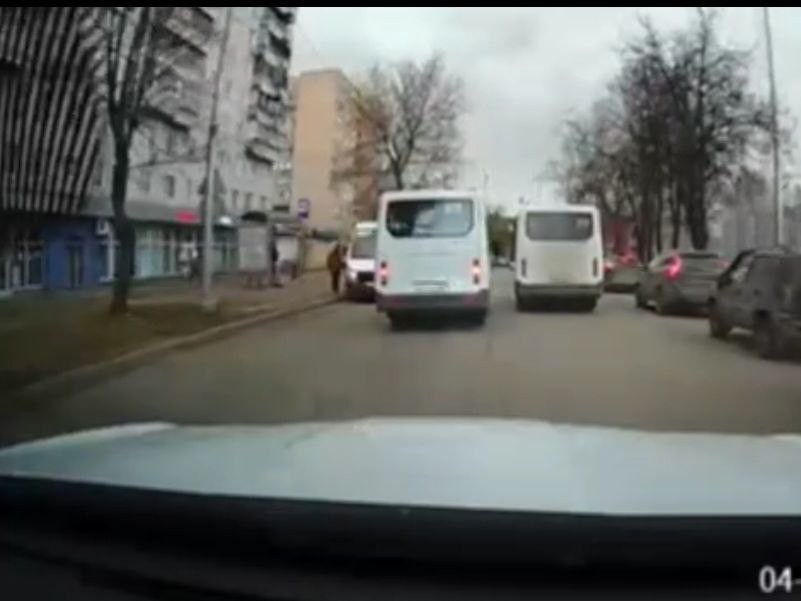 Берегись автомобиля: в Балашихе замечен маршрутчик-лихач