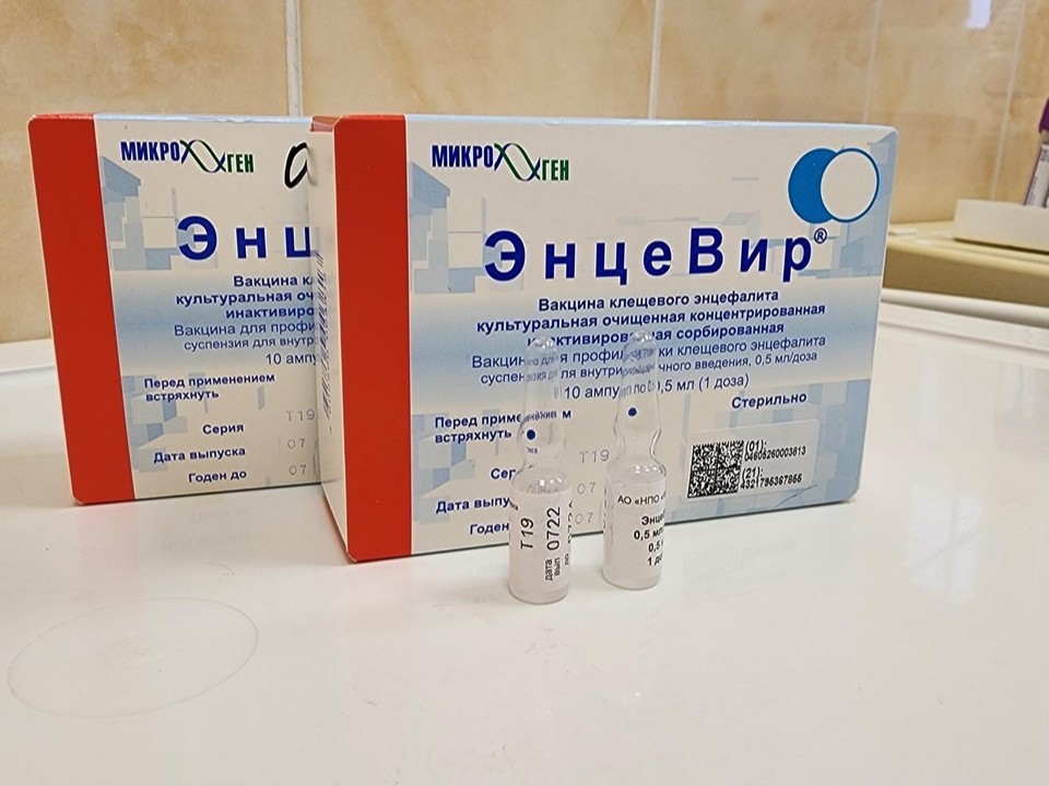 Жители Дзержинского прививаются от клещевого энцефалита