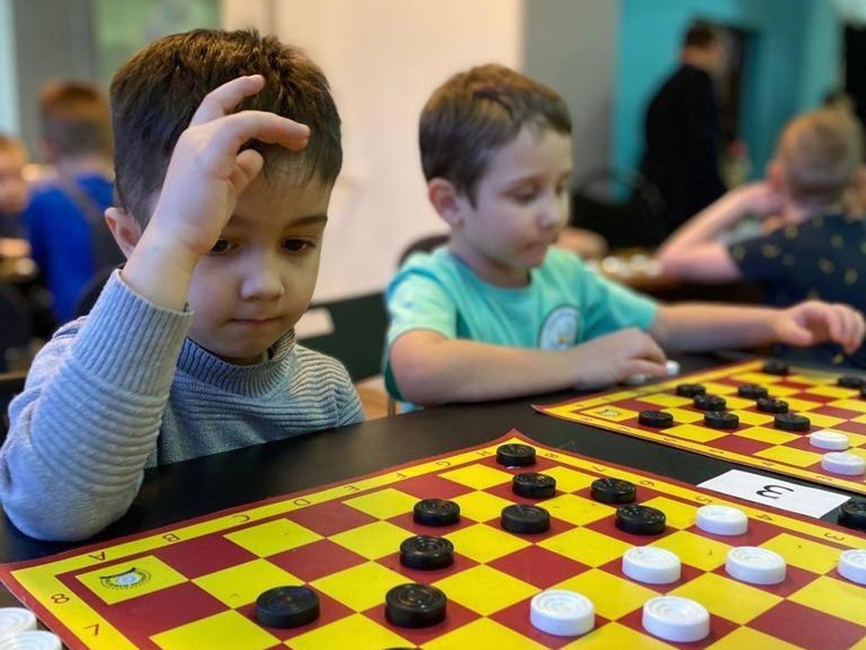 Болеем за наших: подольские дошколята поборются за победу в финале регионального турнира «Юный шашист»