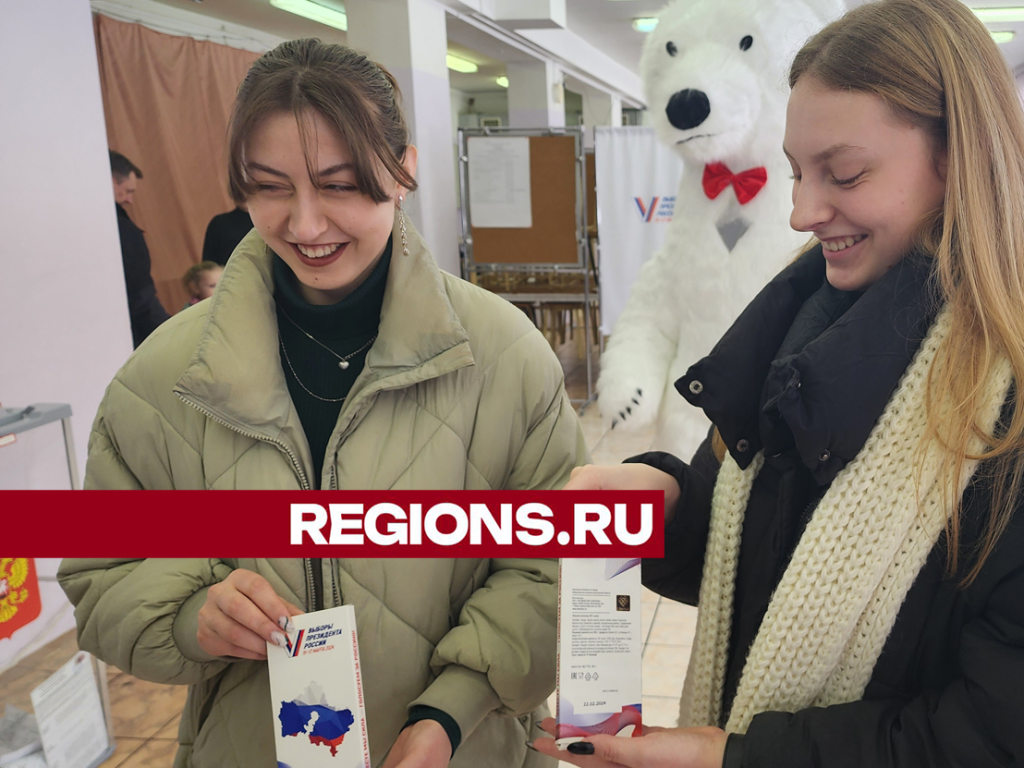 Две сестры из многодетной семьи впервые проголосовали в Ивантеевке на выборах президента