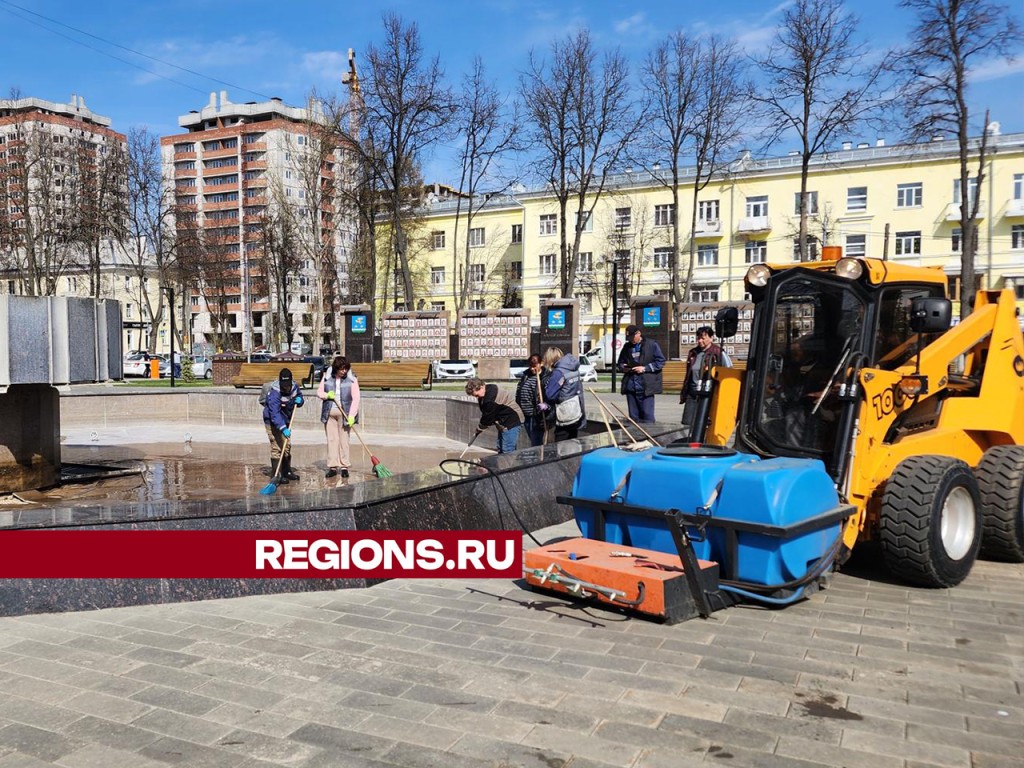 Душ для чаши: в Ступине моют центральный фонтан перед запуском | REGIONS.RU  / Ступино