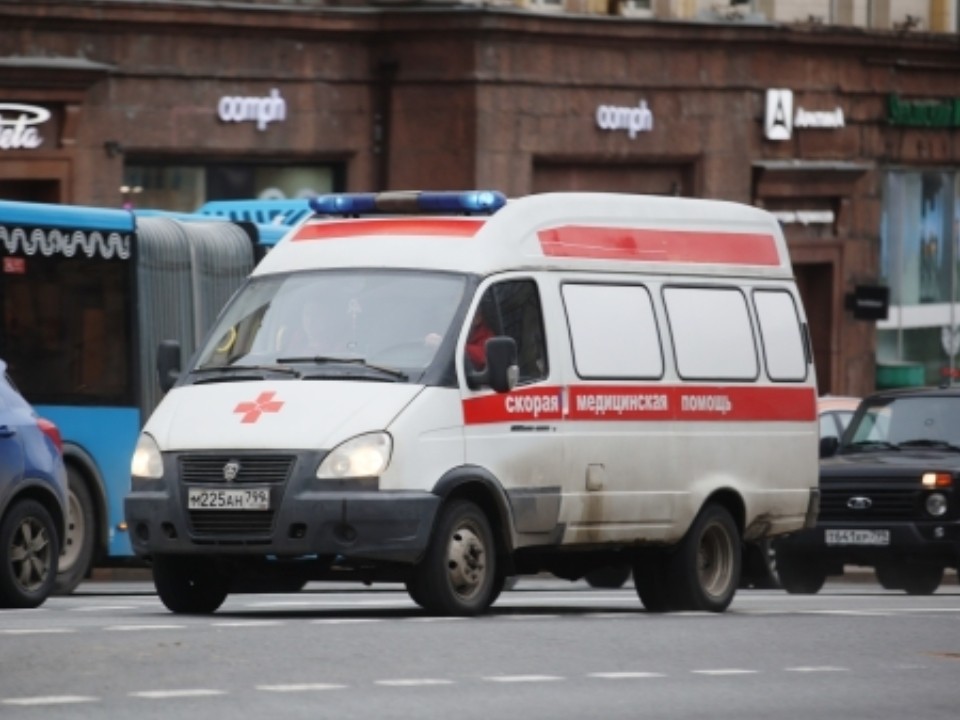 Семнадцатилетняя москвичка выжила после падения с десятого этажа