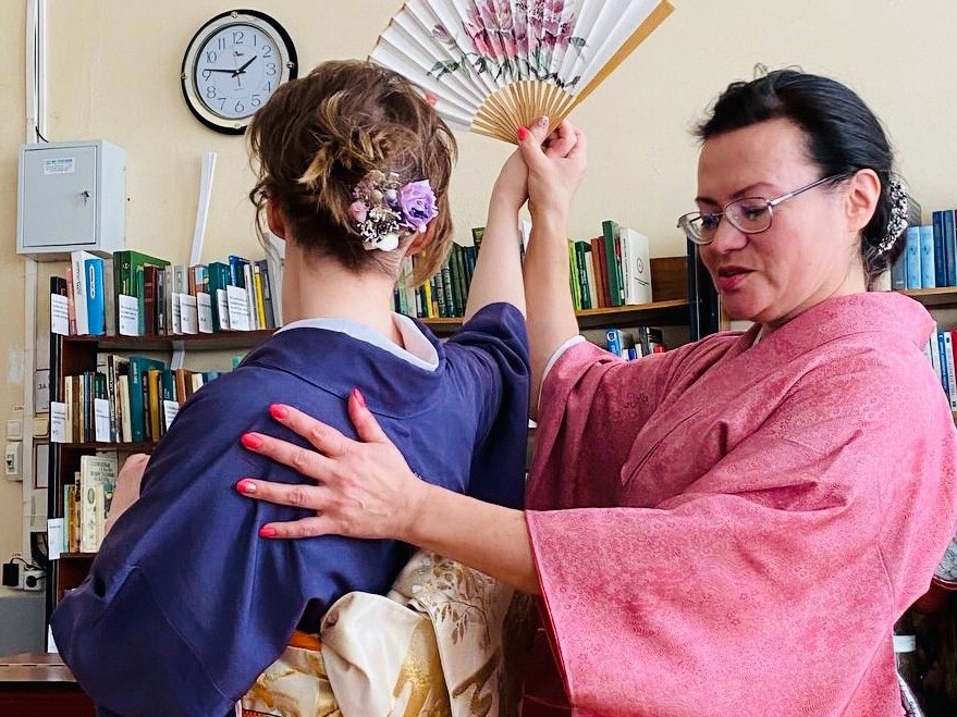 Серпуховские женщины примерили японское кимоно