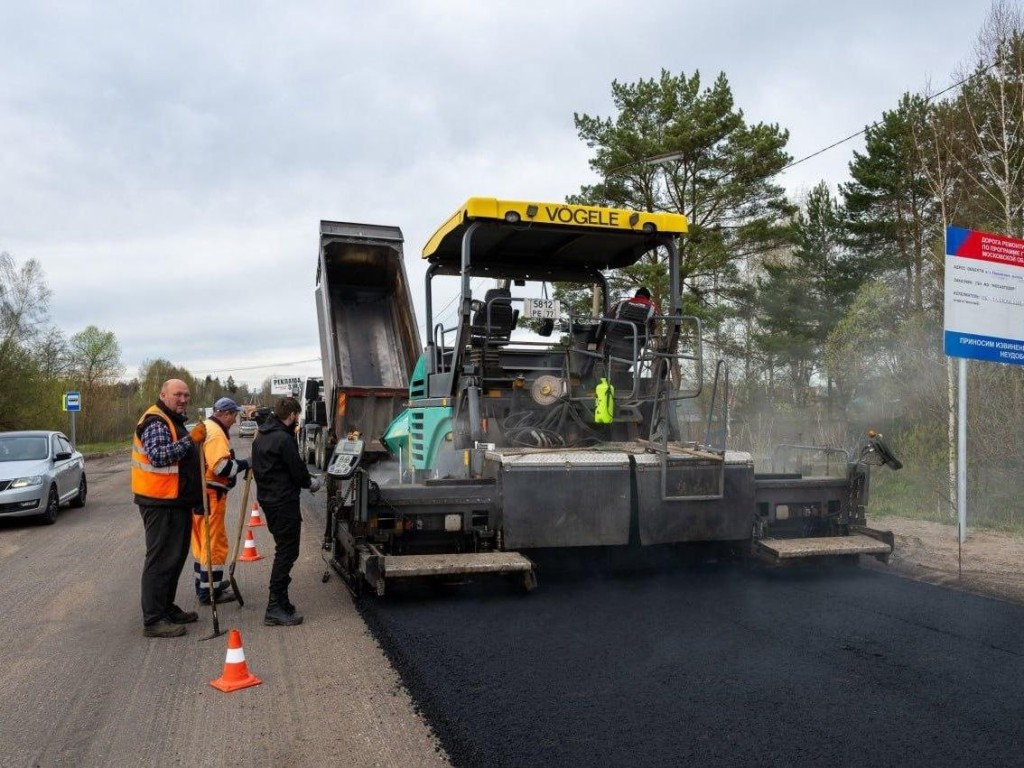 В селе Новонокольском завершается ремонт дороги