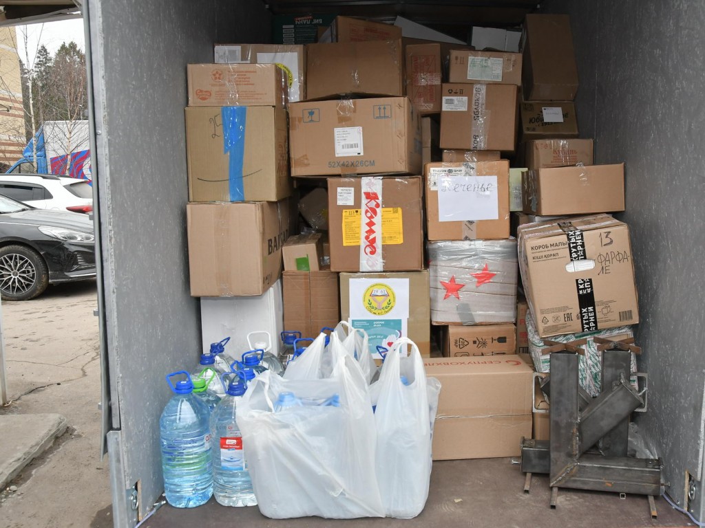 В Лосино-Петровском продолжается сбор гуманитарной помощи