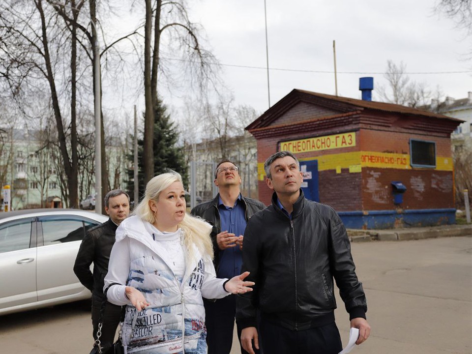 Жители Вокзальной и Институтской улиц рассказали о своих проблемах первому замглавы округа