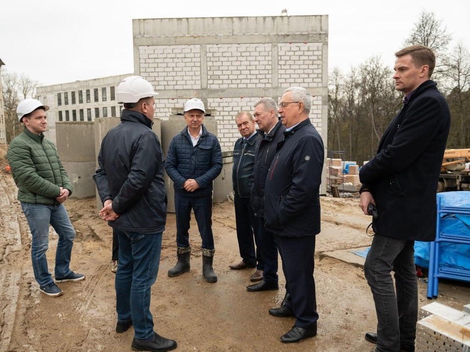 Депутат Мособлдумы Владимир Жук проверил ход строительства нового корпуса гимназии № 4