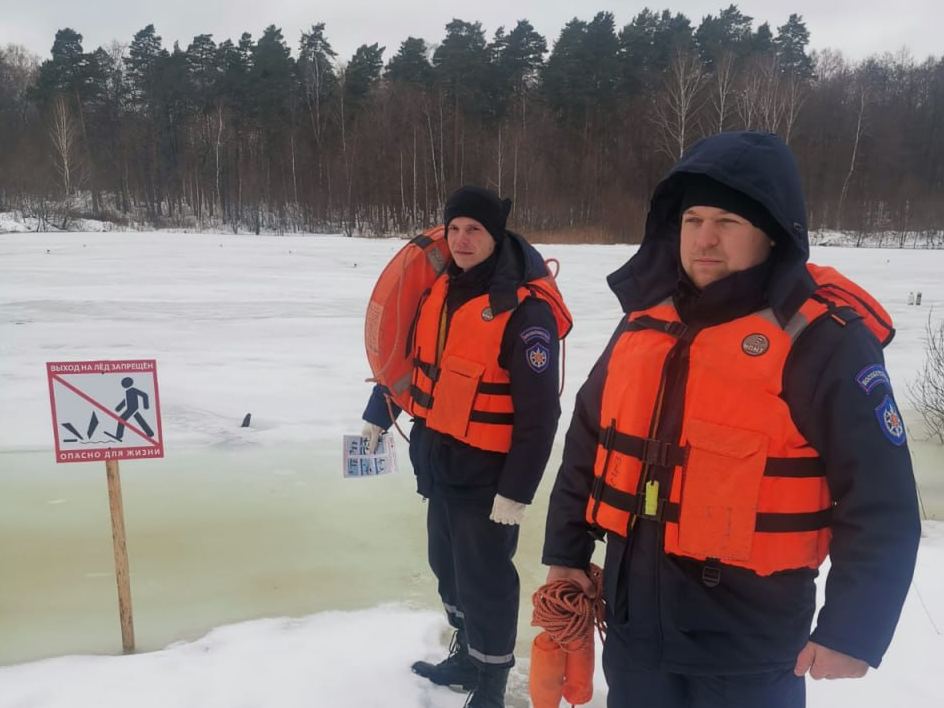 Спасатели патрулируют водоемы округа и предупреждают об опасности льда