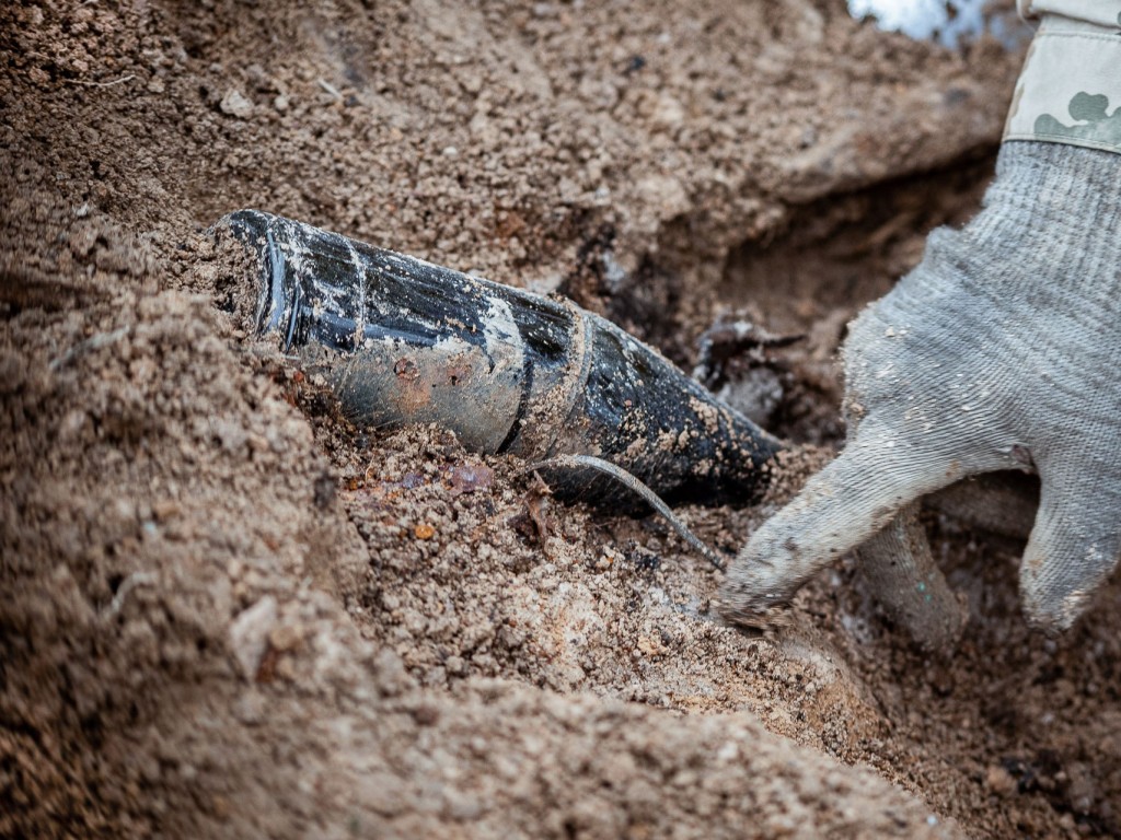 Бутылку из-под зажигательной смеси времен Великой Отечественной войны обнаружили вблизи деревни Слизнево