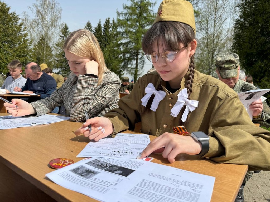 Жители Можайска написали «Диктант Победы» на Бородинском поле