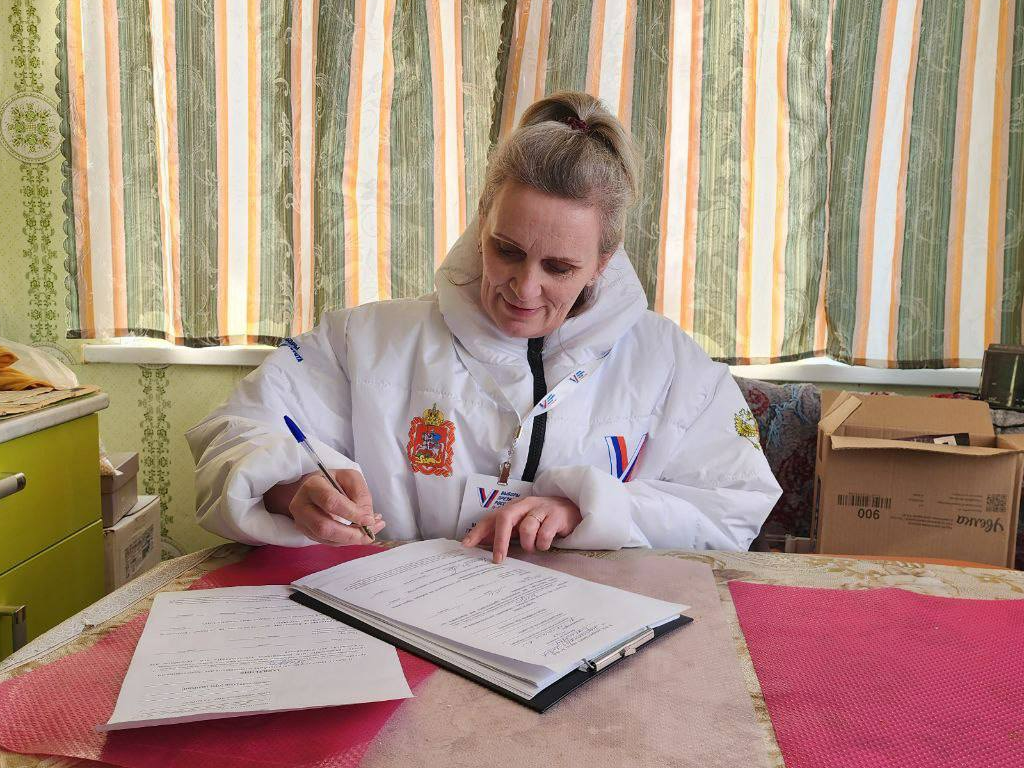 80-летняя женщина и 85-летний житель Можайского округа проголосовали из дома в свой юбилей