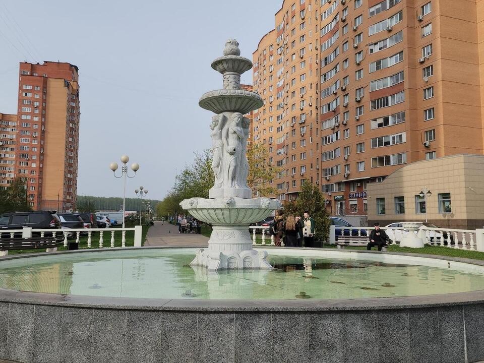 В Дзержинском торжественно запустили городской фонтан