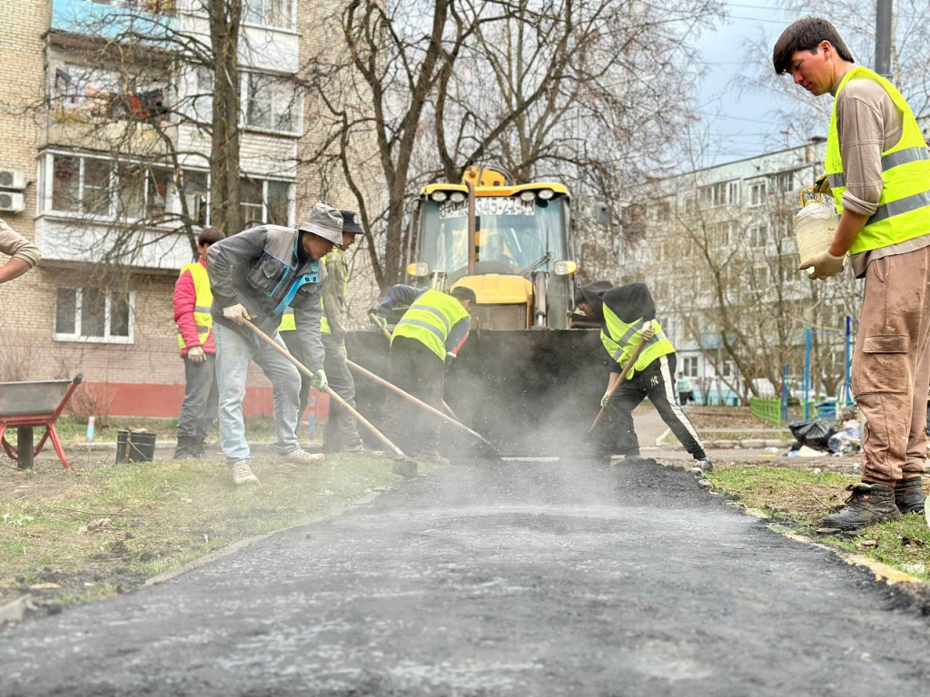 В Нахабино, Павшинской пойме, Ильинском и Красногорске делают тротуары и  дороги | REGIONS.RU / Красногорск