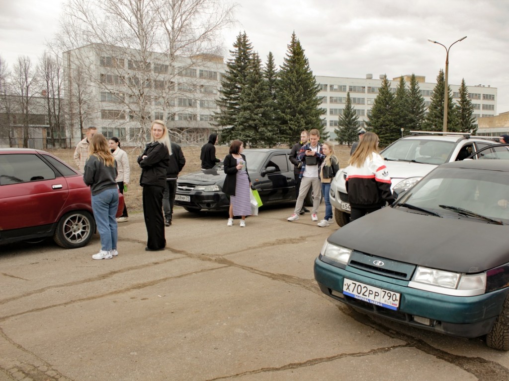 Автомобильный флешмоб провели в Зарайске ко Дню космонавтики | REGIONS.RU /  Зарайск