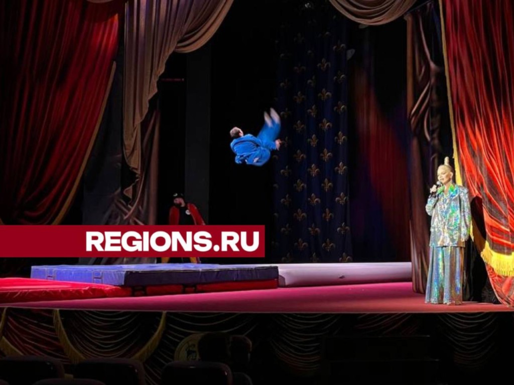 Лариса Долина на сцене «Вегас Сити Холл» спела для Юрия Куклачева, когда маэстро уже увозила скорая