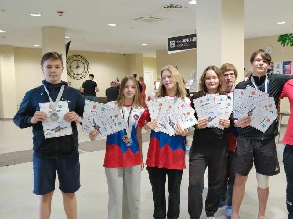Двадцать медалей получили краснознаменские пловцы на соревнованиях в Жаворонках