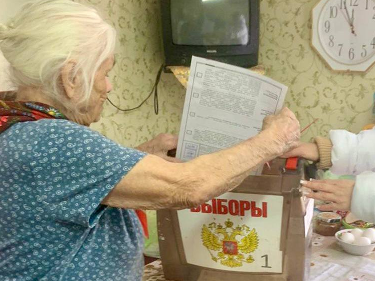 Жители Ленинского округа могут подать заявление для голосования на дому до 14.00 17 марта