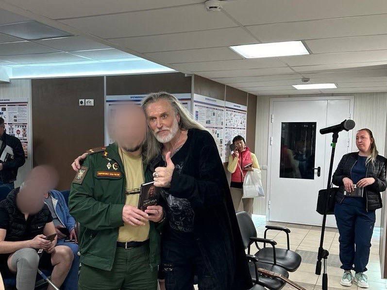 Никита Джигурда дал концерт для выздоравливающих бойцов спецоперации
