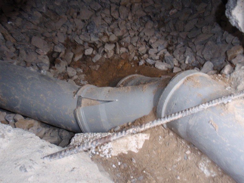 Коммунальщики устранили коммунальную аварию на Акуловском шоссе