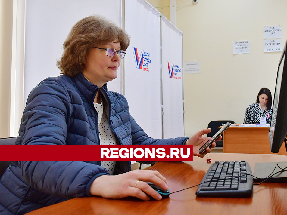 Компьютер вместо прозрачного ящика: многие жители Ступина приходят на участки, чтобы проголосовать дистанционно