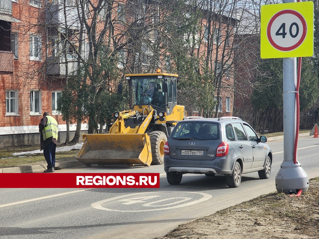 Улицу Калинина в Ступине освобождают от зимних наносов | REGIONS.RU /  Ступино