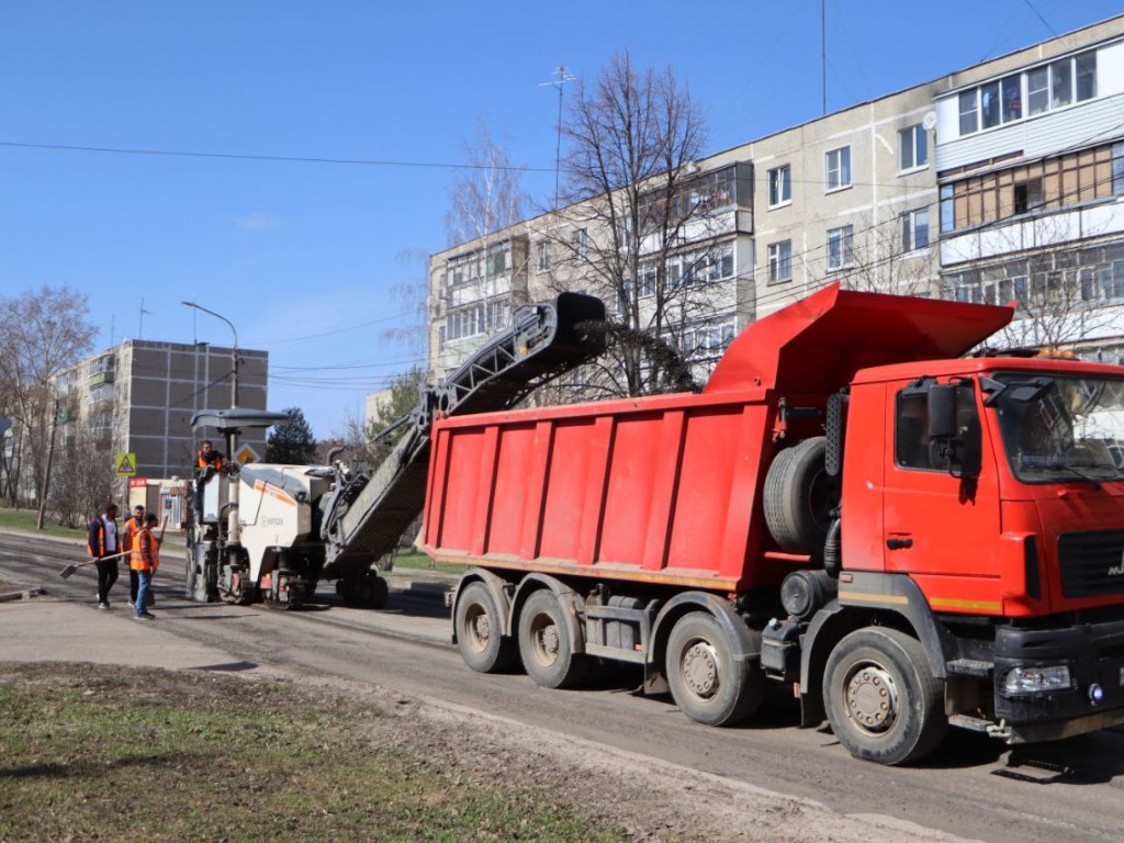 Закатают в асфальт: в Зарайске приступили к ремонту дорог