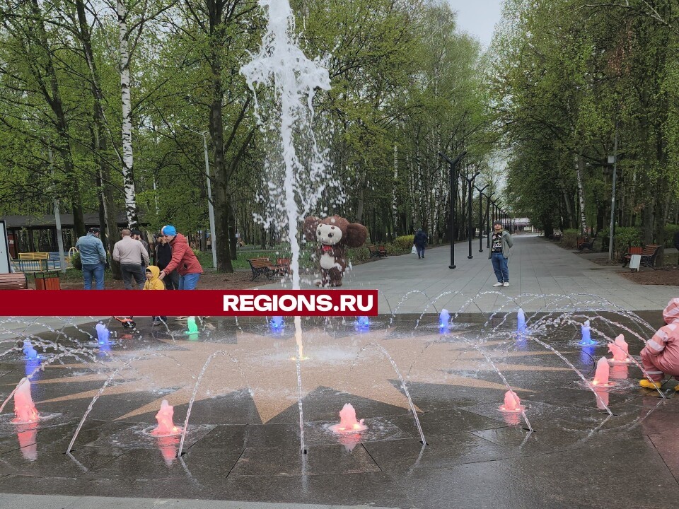 Сухой фонтан с подсветкой запустили в Центральном парке