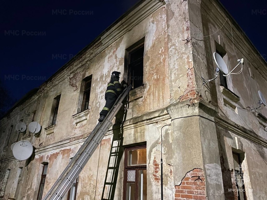В пригороде Волоколамска человек пострадал во время пожара в квартире