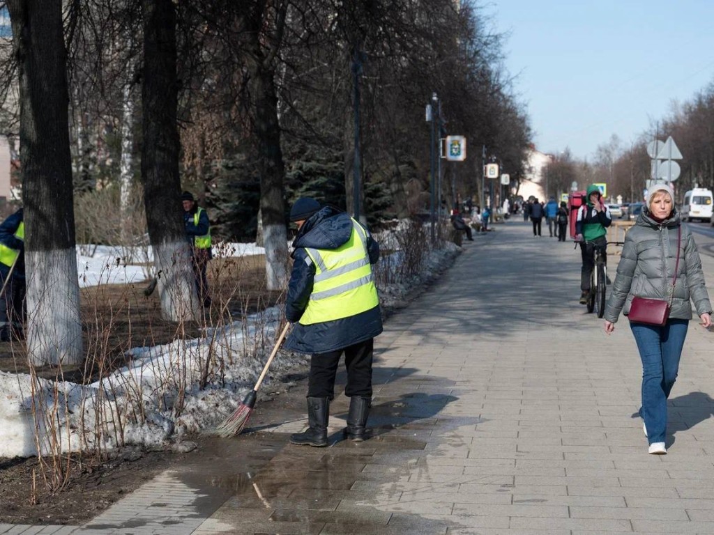 В Ленинском округе начался месяц чистоты и благоустройства