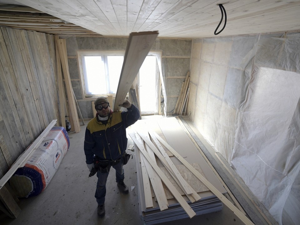 «Другой уровень затрат»: как сэкономить на строительстве дачи в Подмосковье