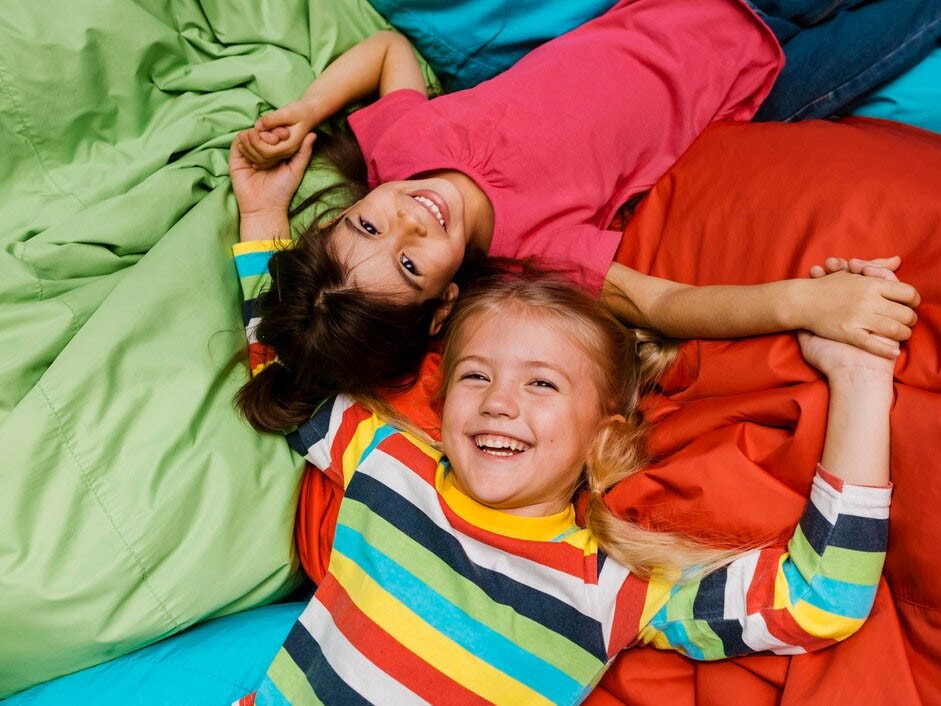 На весенние каникулы в подмосковные лагеря отправились почти 200 детей