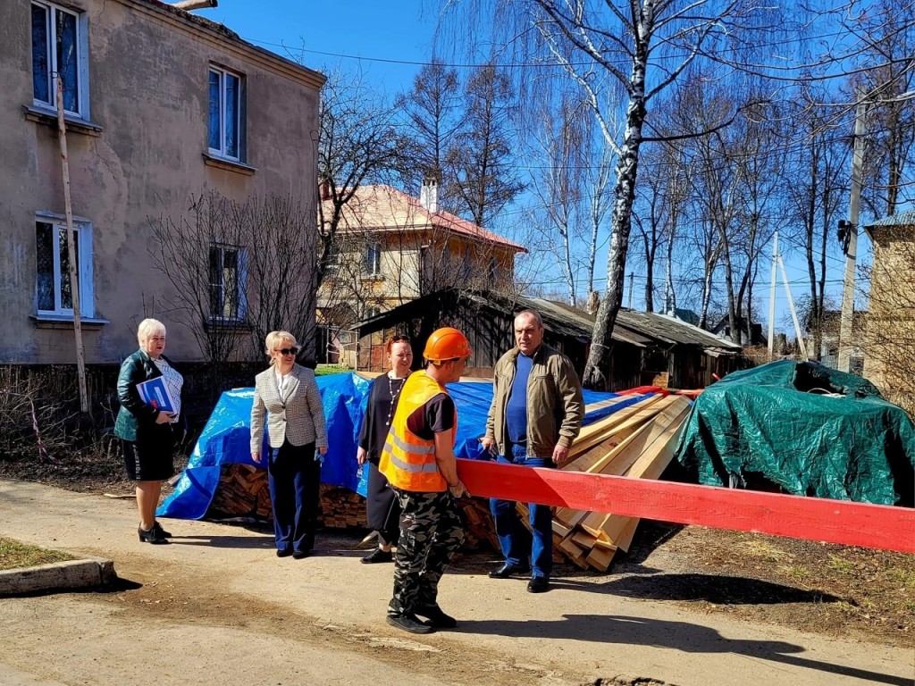 Новые крыши защитят от непогоды дома на улицах Октябрьской и Металлистов |  REGIONS.RU / Зарайск