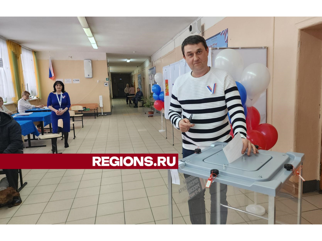 Директор гимназии №6 в Ивантеевки отдал свой голос на выборах в стенах родной школы