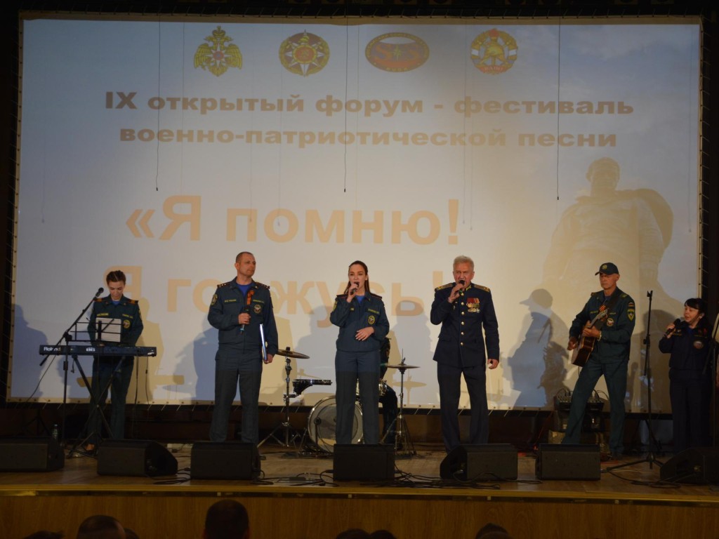 Спасатели из Ногинска вспомнили военно-патриотические песни