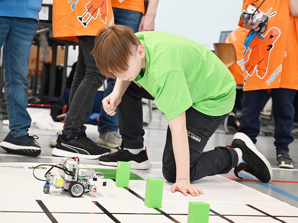 Юные ученые и изобретатели из Фрязина представят Подмосковье на международном фестивале по робототехнике