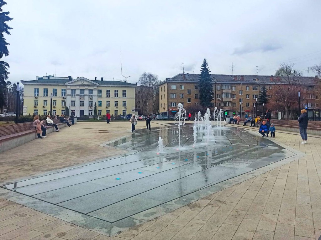 Фонтан на Советской площади в Пушкино запустили в тестовом режиме