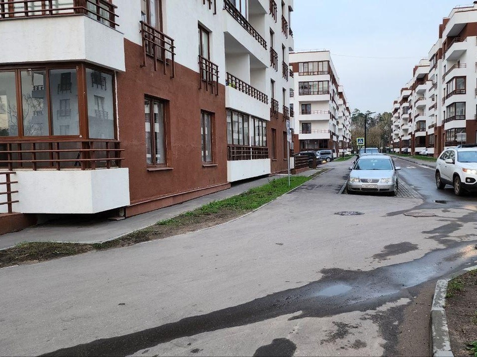 Жителям Малаховского квартала построят дорогу, а во дворах установят запрещающие знаки