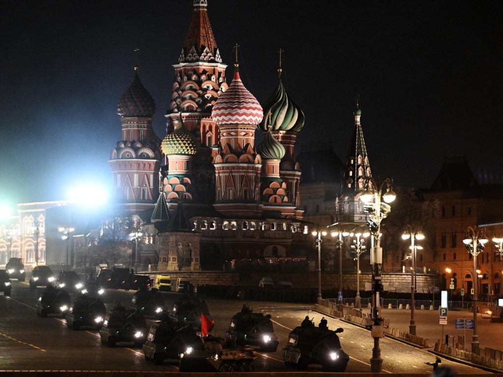 На парад Победы в Москве запретили проносить вейпы, флаги и воздушных змеев
