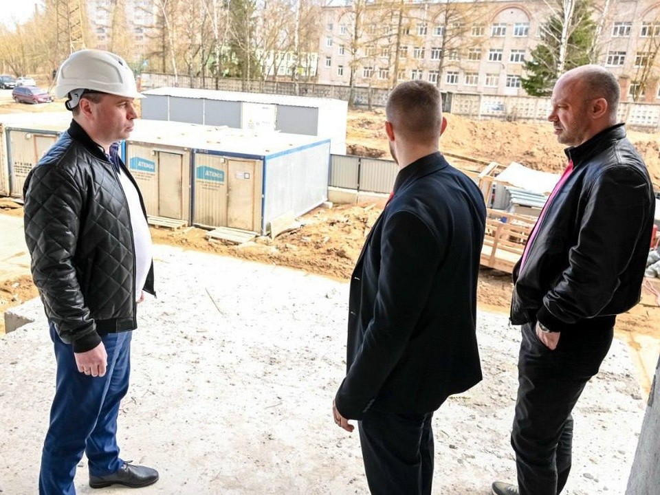 «Перевалили за экватор»: строительство дома на улице Владимирской идет по графику