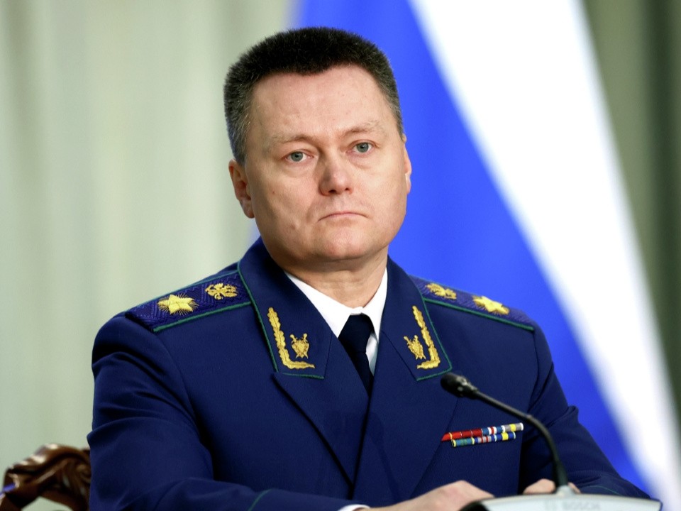 Генпрокурор Краснов предложил жестче наказывать чиновников, незаконно выдающих документы мигрантам