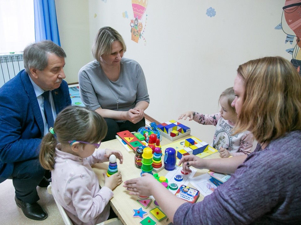 Детские игрушки, канцтовары, спортивный инвентарь подарили белгородским детям старосты коломенских деревень